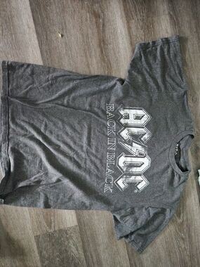 AC/DC 'Back In Black' Men's Graphic T‑Shirt - Charcoal